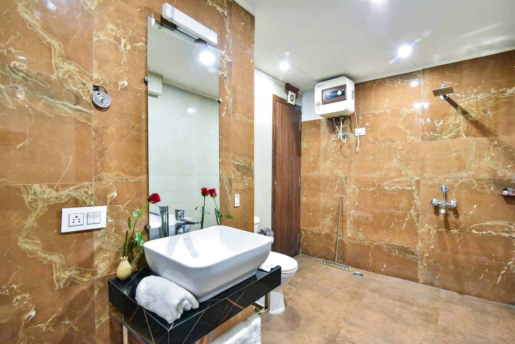 Pinaz Royale Hotel Amritsar Eksteriør billede