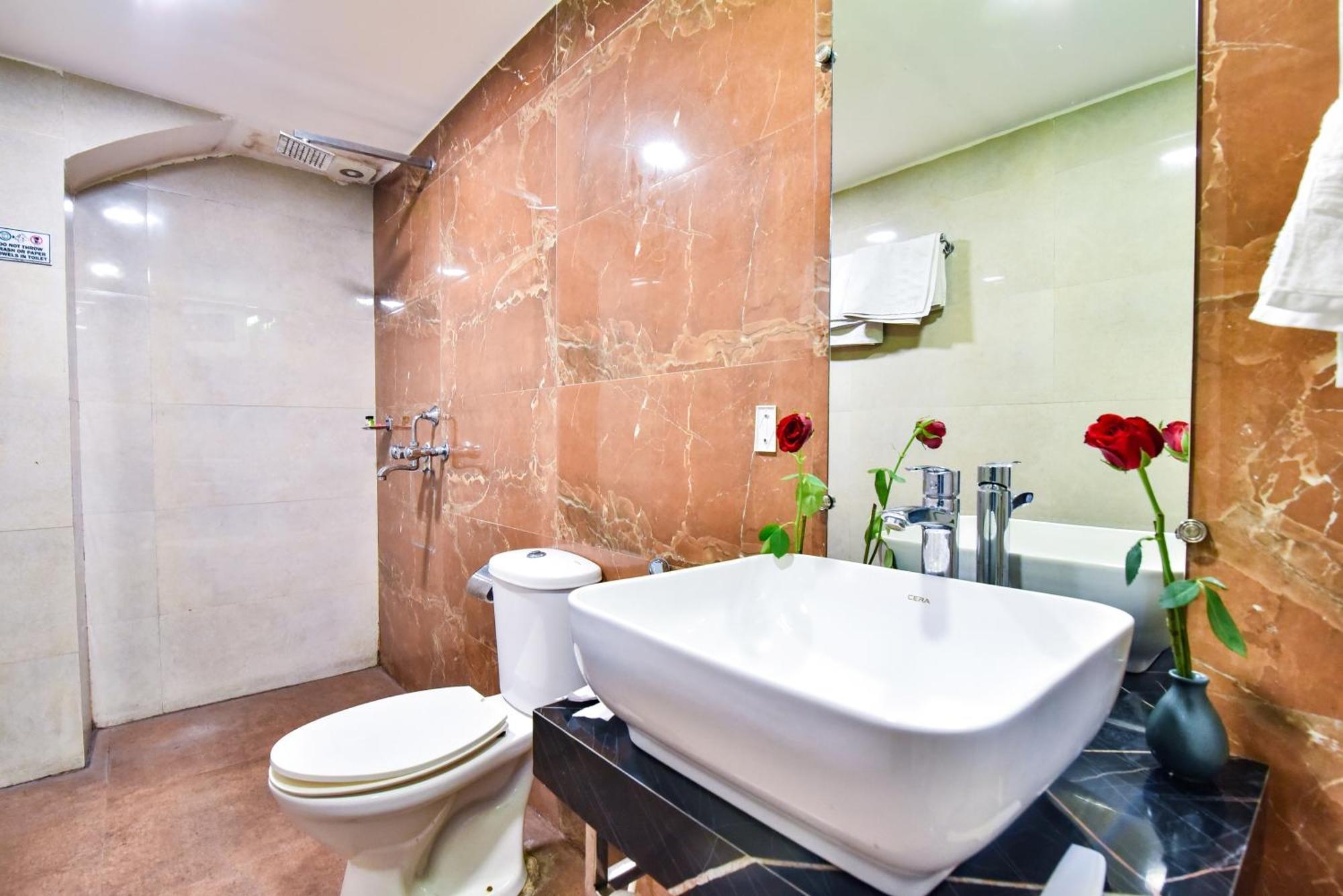 Pinaz Royale Hotel Amritsar Eksteriør billede