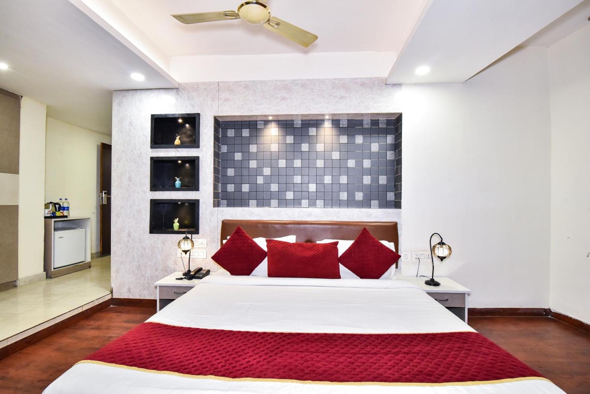 Pinaz Royale Hotel Amritsar Eksteriør billede