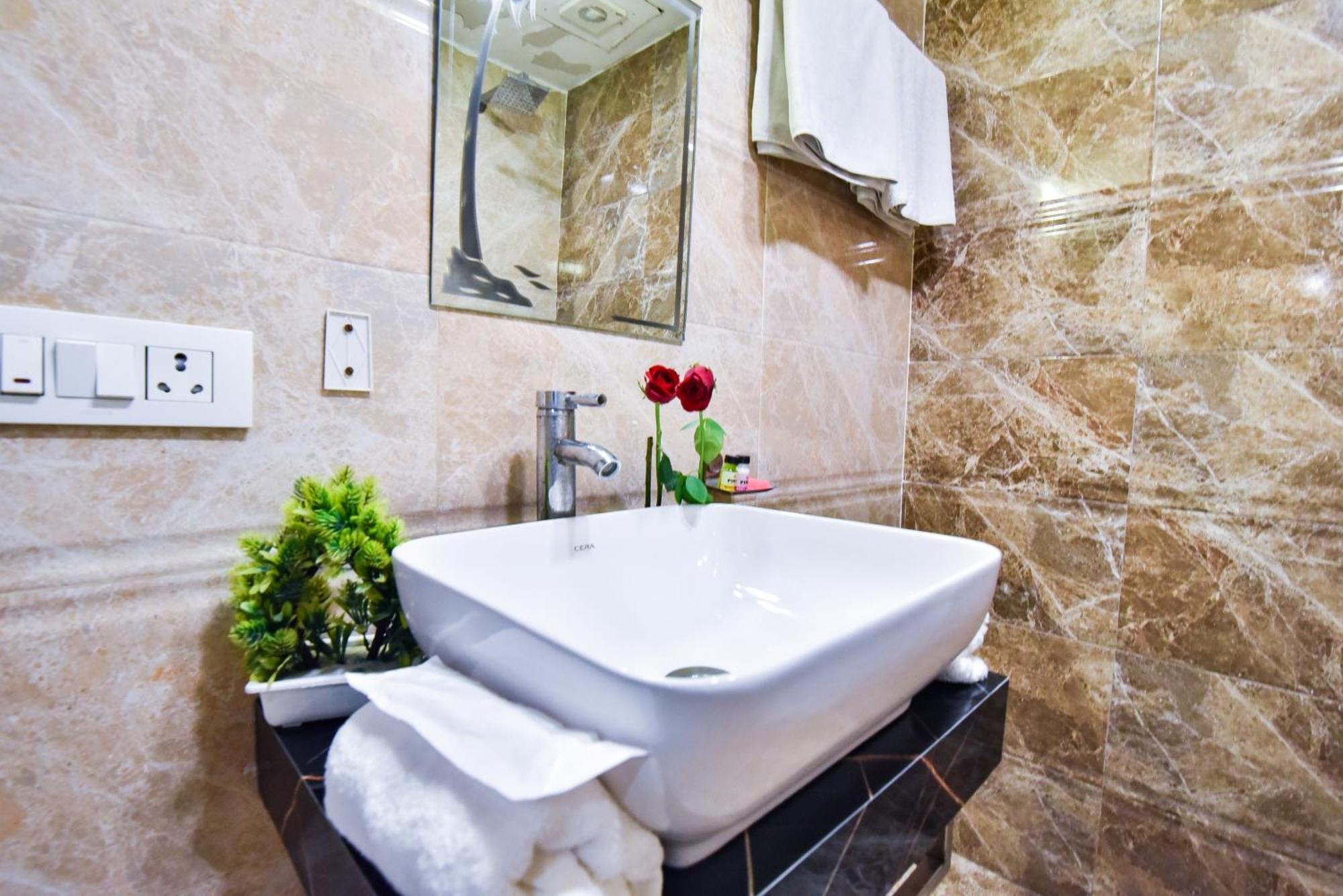 Pinaz Royale Hotel Amritsar Eksteriør billede