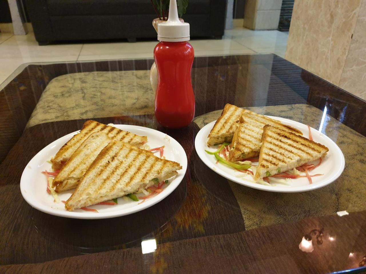 Pinaz Royale Hotel Amritsar Eksteriør billede